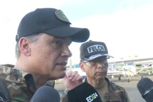 El viceministro Ernesto Justiniano confirmó el atentado contra un vehículo policial