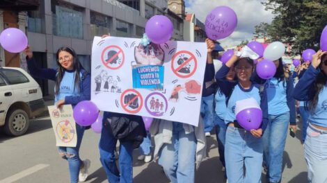 estudiantes de la UPAL en la marcha