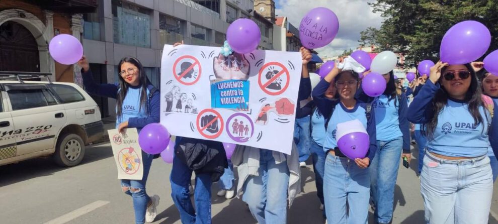 estudiantes de la UPAL en la marcha