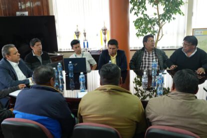 reunion de diferentes representantes