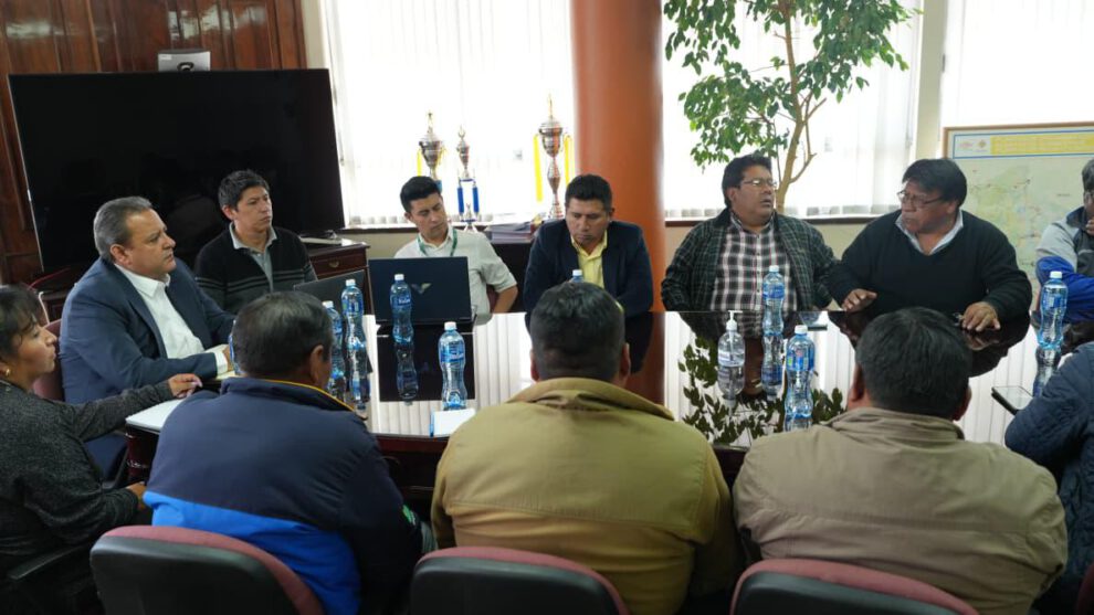 reunion de diferentes representantes