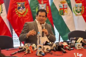 El presidente de la Cámara de Diputados, Roberto Castro Salazar, en conferencia de prensa