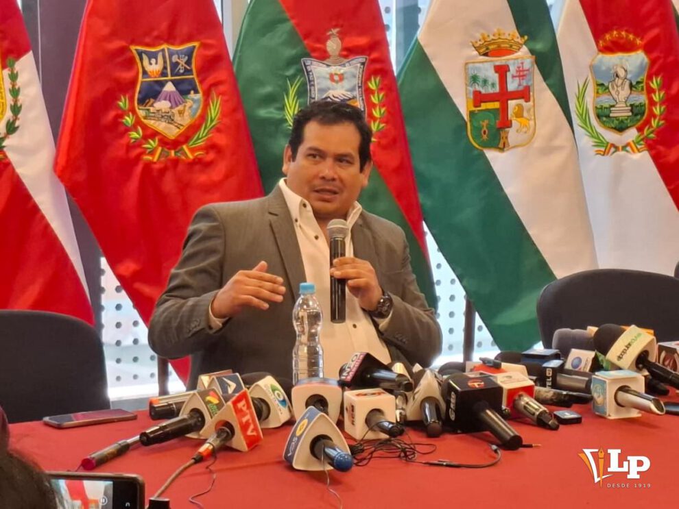 El presidente de la Cámara de Diputados, Roberto Castro Salazar, en conferencia de prensa