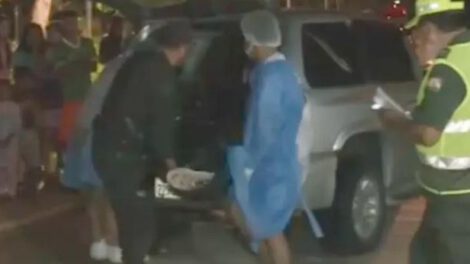 policia y personal medico