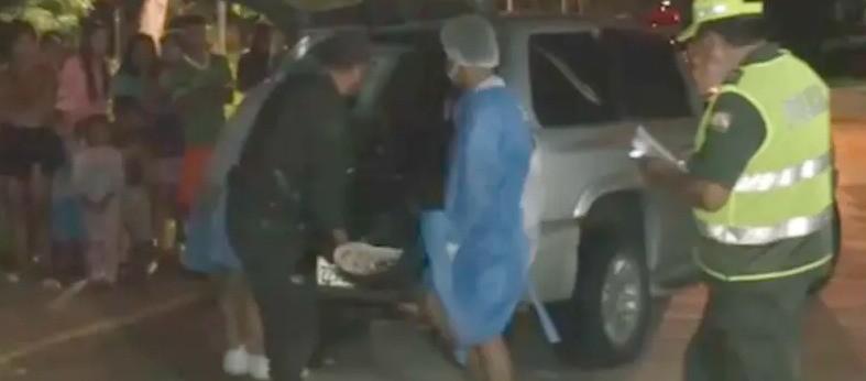 policia y personal medico