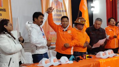 Saúl Sanchez y Oscar Chambi firman acuerdo