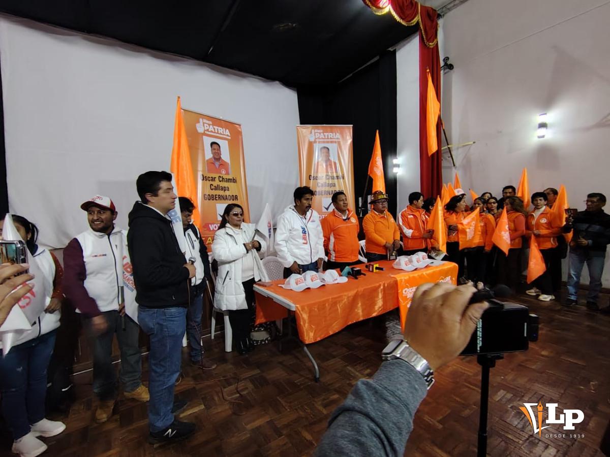 Saúl Sanchez y Oscar Chambi firman acuerdo