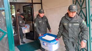 La Policía secuestró documentos de la casa del expresidente Luis Arce