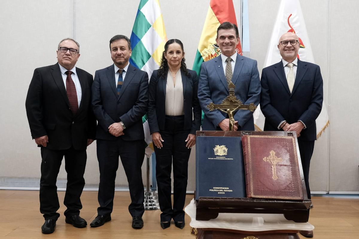 Claudia Cronenbold Harnés cuenta con más de 20 años de trayectoria