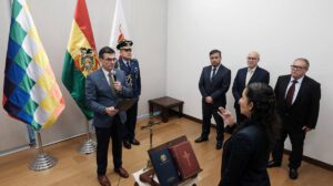 El Presidente Rodrigo Paz Pereira posesionó a Claudia Cronenbold c