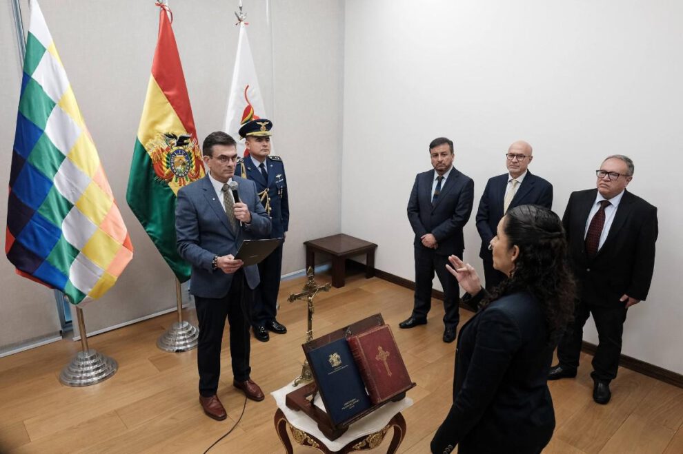 El Presidente Rodrigo Paz Pereira posesionó a Claudia Cronenbold c