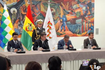 Ministros de Estado junto al Presidente Rodrigo Paz