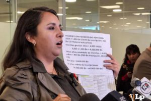 La diputada Vargas en conferencia de prensa