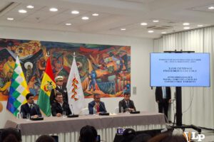 Autoridades del Ejecutivo denunciando la red de sabotaje