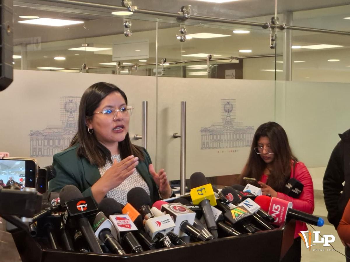 DIputada gasolina basura