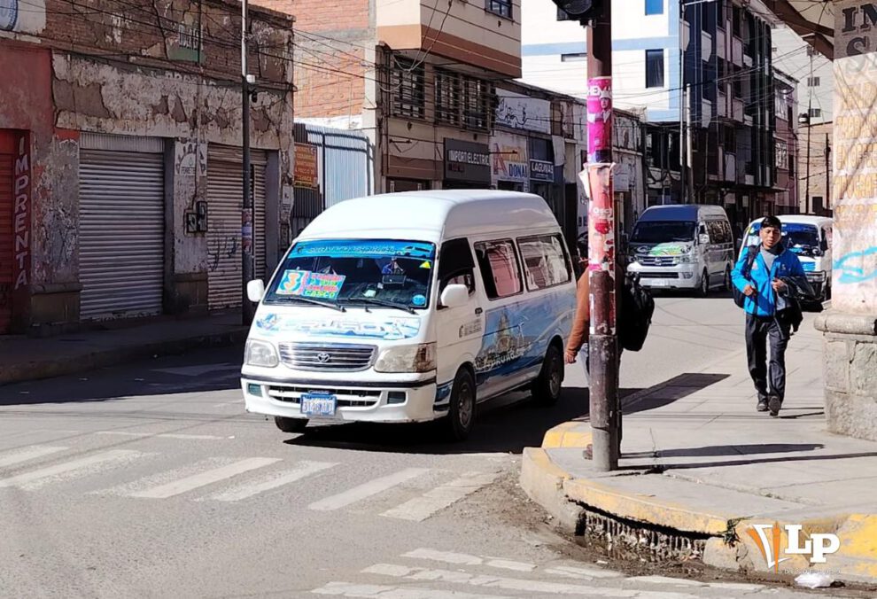 vehículo de transporte urbano en Oruro