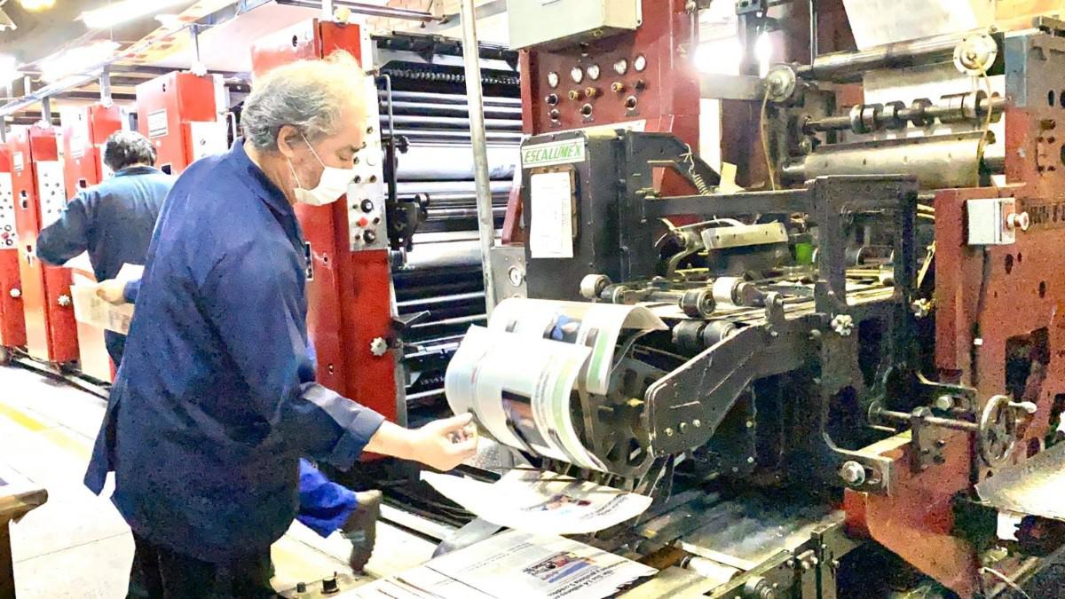 Periodistas del matutino cubriendo la realidad cochabambina