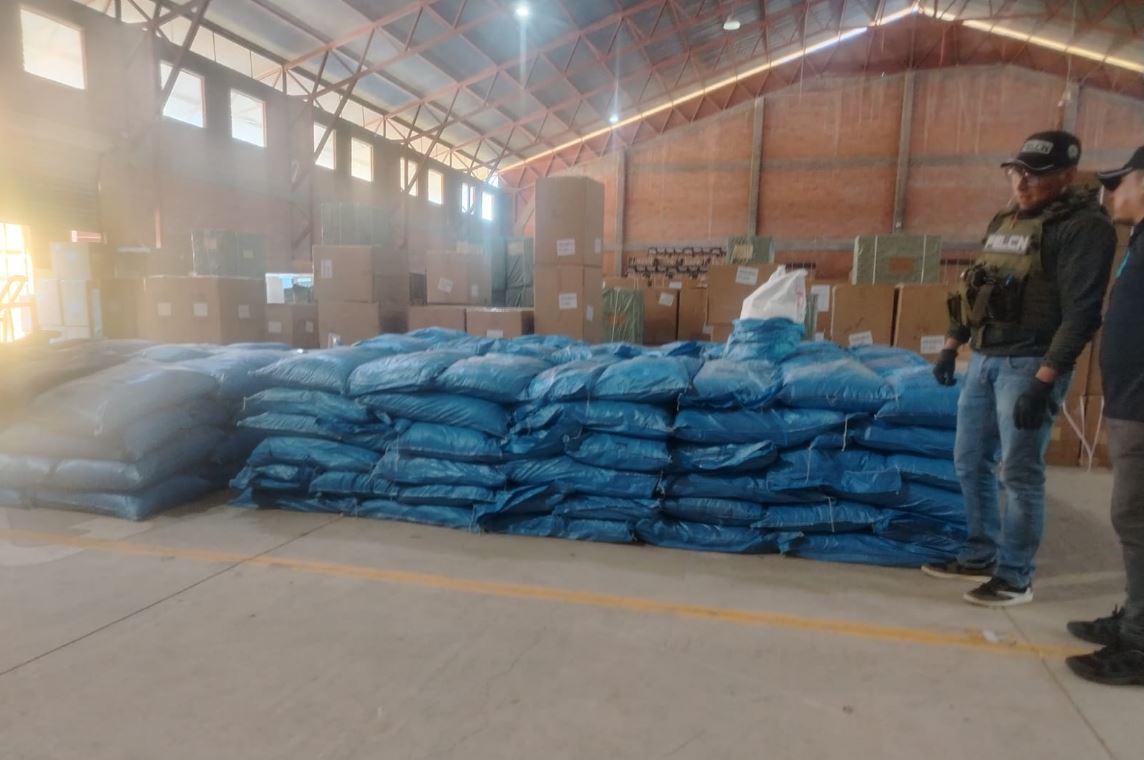 se muestra las bolsas de carbonato de sodio