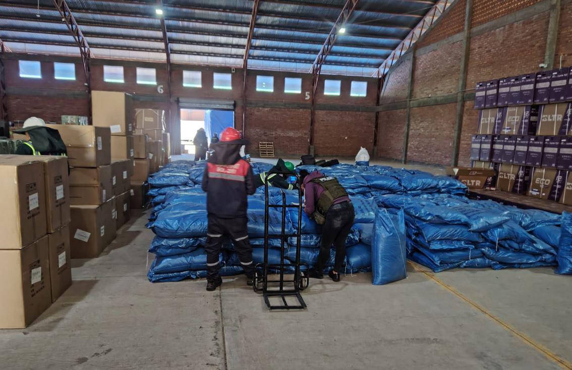 se muestra el cargamento incautado