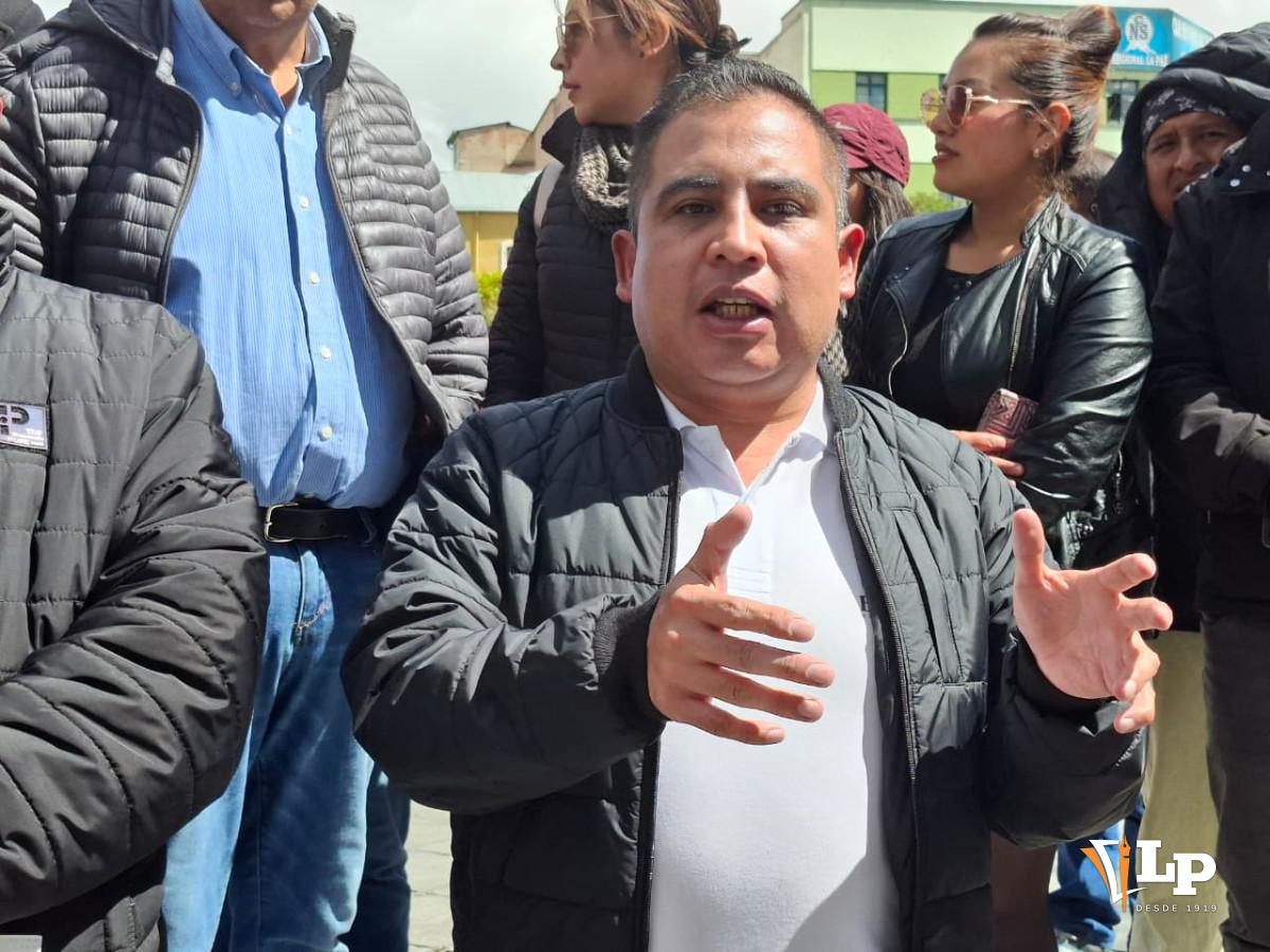 El exdiputado Astorga en conferencia de prensa