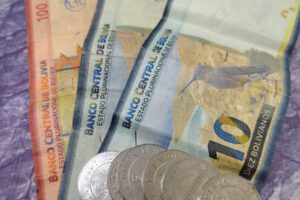 dinero boliviano