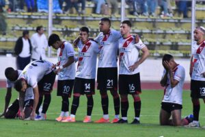 División Profesional, Campeonato Todos contra Todos, Always Ready Bolívar y The Strongest son favoritos