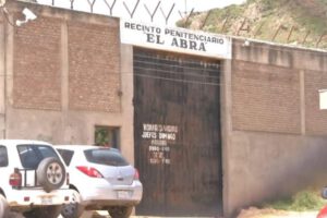 Imagen del frontón de la cárcel del Abra