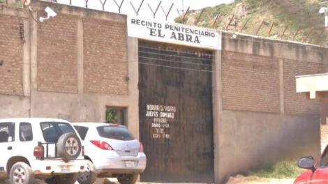 Imagen del frontón de la cárcel del Abra