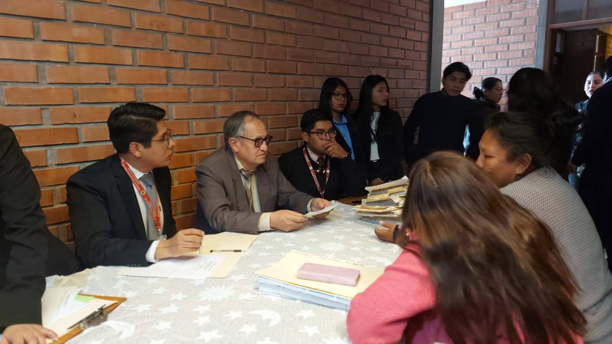 Mesas de trabajo en pleno desarrollo