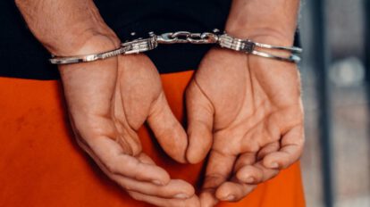 hombre arrestado