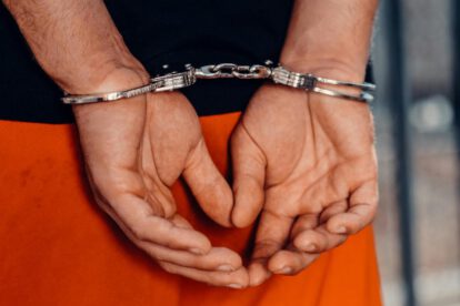 hombre arrestado