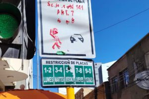 letrero de restricción vehicular