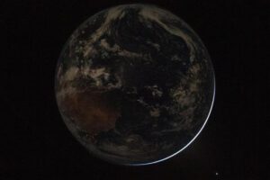 Una imagen de la Tierra tomada por la tripulación de Artemis II