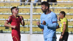 Bolívar golea a CDT Real Oruro, Inicio del torneo de la División Profesional, Triplete de Cauteruccio