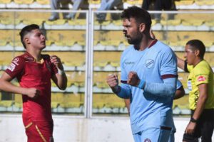 Bolívar golea a CDT Real Oruro, Inicio del torneo de la División Profesional, Triplete de Cauteruccio