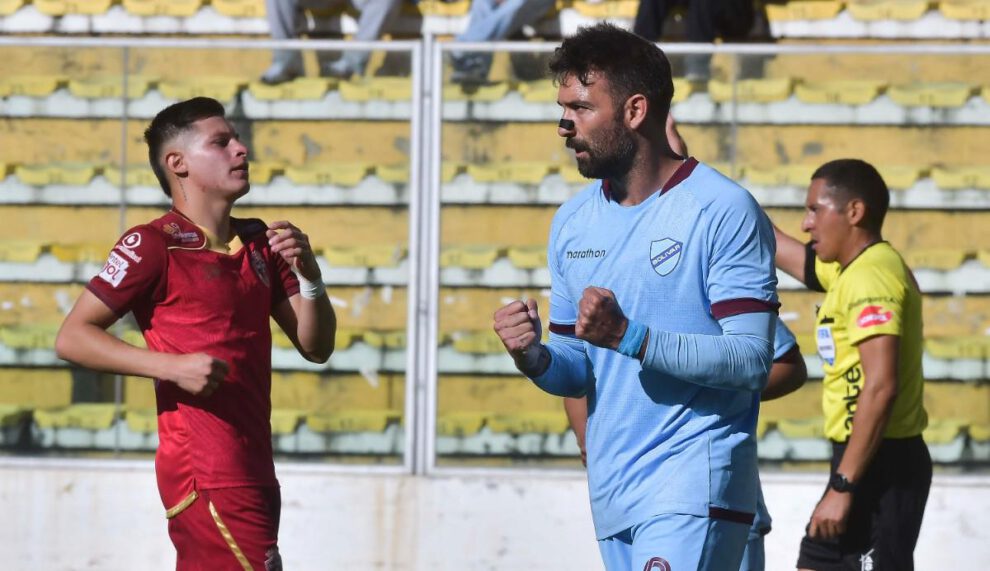 Bolívar golea a CDT Real Oruro, Inicio del torneo de la División Profesional, Triplete de Cauteruccio