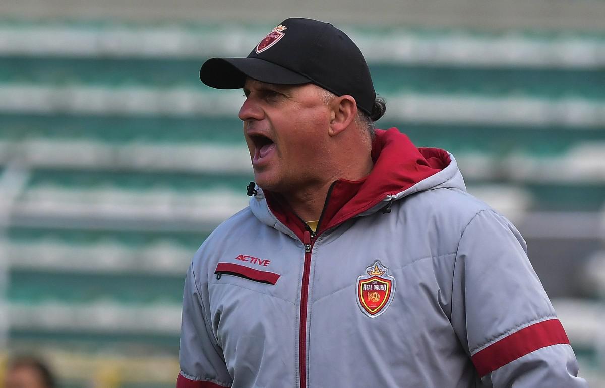 Bolívar golea a CDT Real Oruro, Inicio del torneo de la División Profesional, Triplete de Cauteruccio