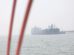 Un petrolero pasa a través del estrecho de Ormuz