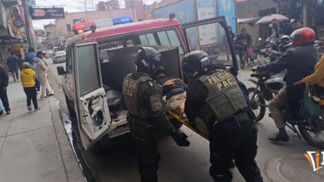 Policía realizan el levantamiento del cadaver