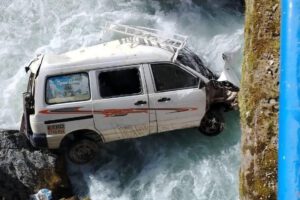 Tragedia en Quime: bebé desaparece tras caída de minibús