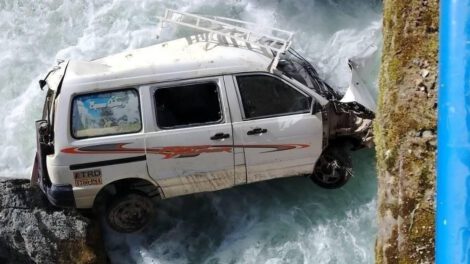 Tragedia en Quime: bebé desaparece tras caída de minibús