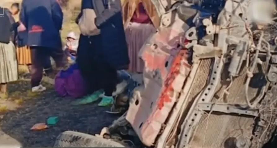 Accidente de tráfico se registró la madrugada en la carretera Achacachi – Huarina, en La Paz.