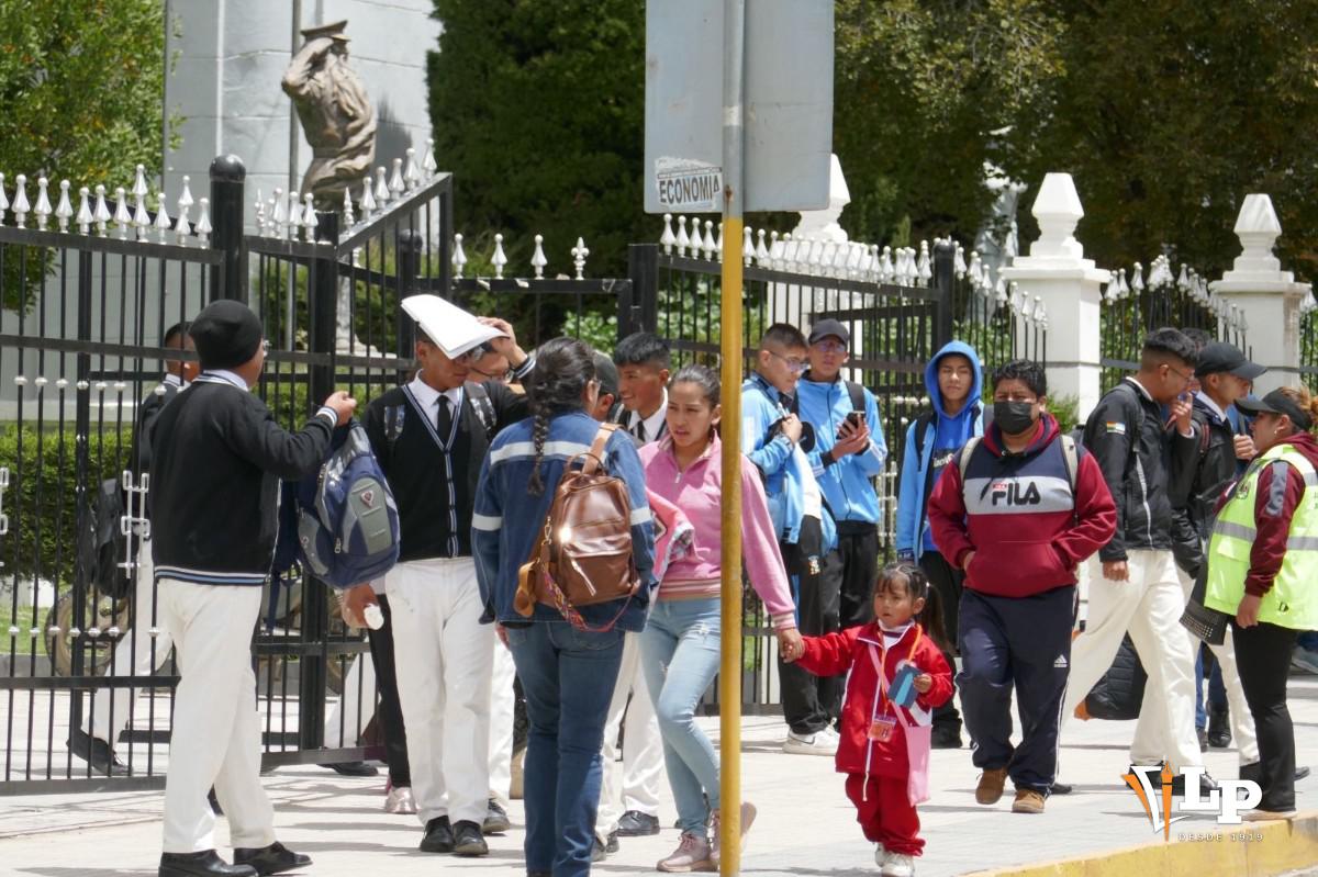 escolares en Oruro