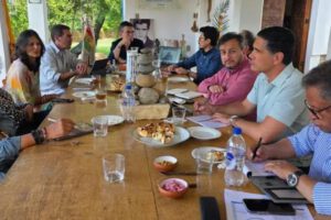Rodrigo Paz coordina reunión con su gabinete en Tarija