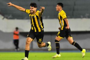 División Profesional, FC Universitario vs. The Strongest, Paratido jugado en el estadio Félix Capriles