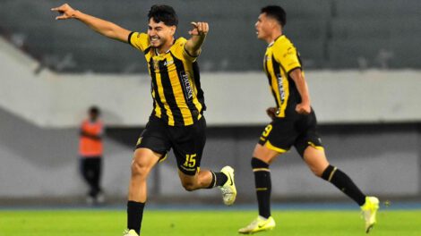 División Profesional, FC Universitario vs. The Strongest, Paratido jugado en el estadio Félix Capriles