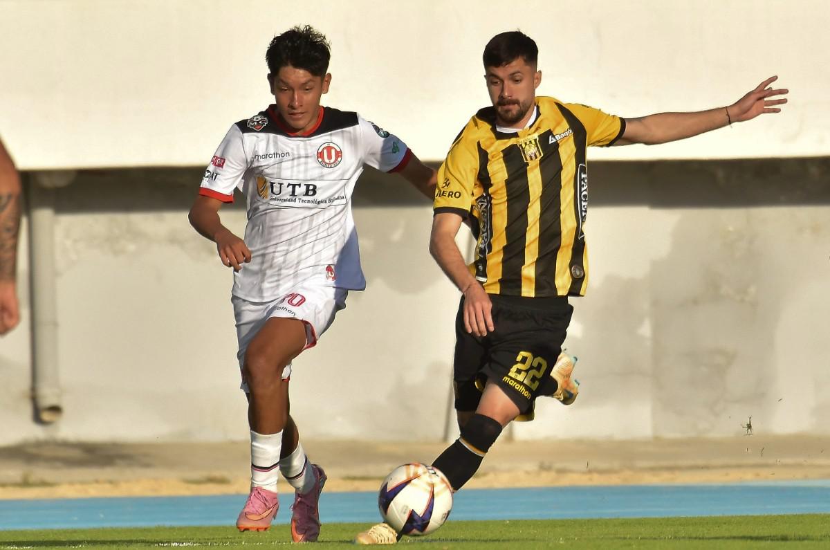 División Profesional, FC Universitario vs. The Strongest, Paratido jugado en el estadio Félix Capriles