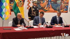 El Presidente Rodrigo Paz junto a ministros de Estado