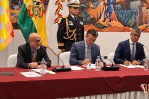 El Presidente Rodrigo Paz junto a ministros de Estado