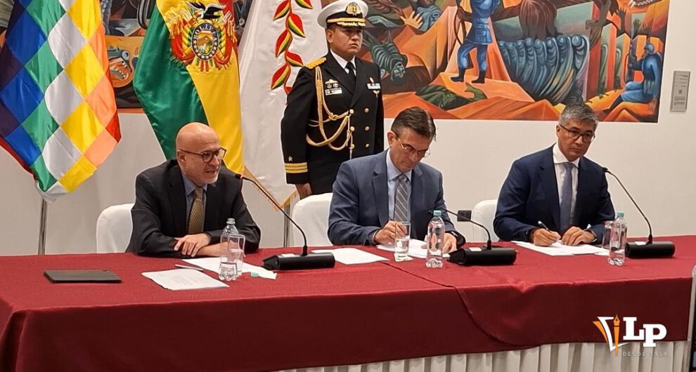 El Presidente Rodrigo Paz junto a ministros de Estado